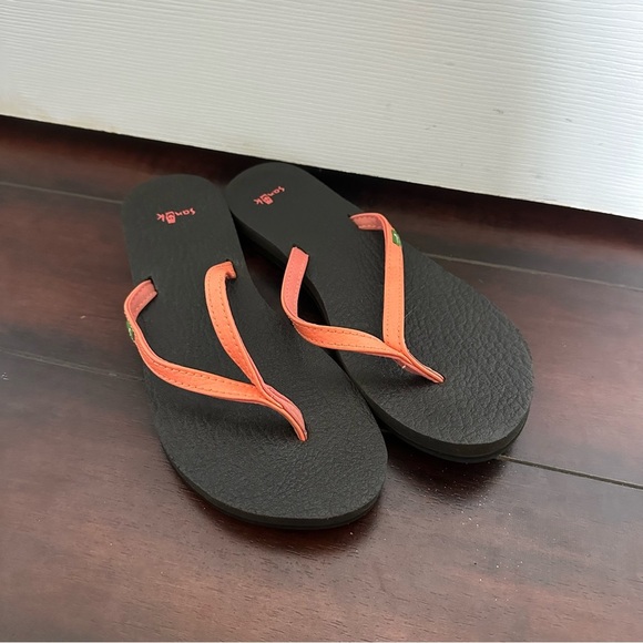 Size 8 Sanuk Women's Spree 4 Flip Flops Sandals Pink Orange Yoga Mat Slip On - Picture 1 of 5